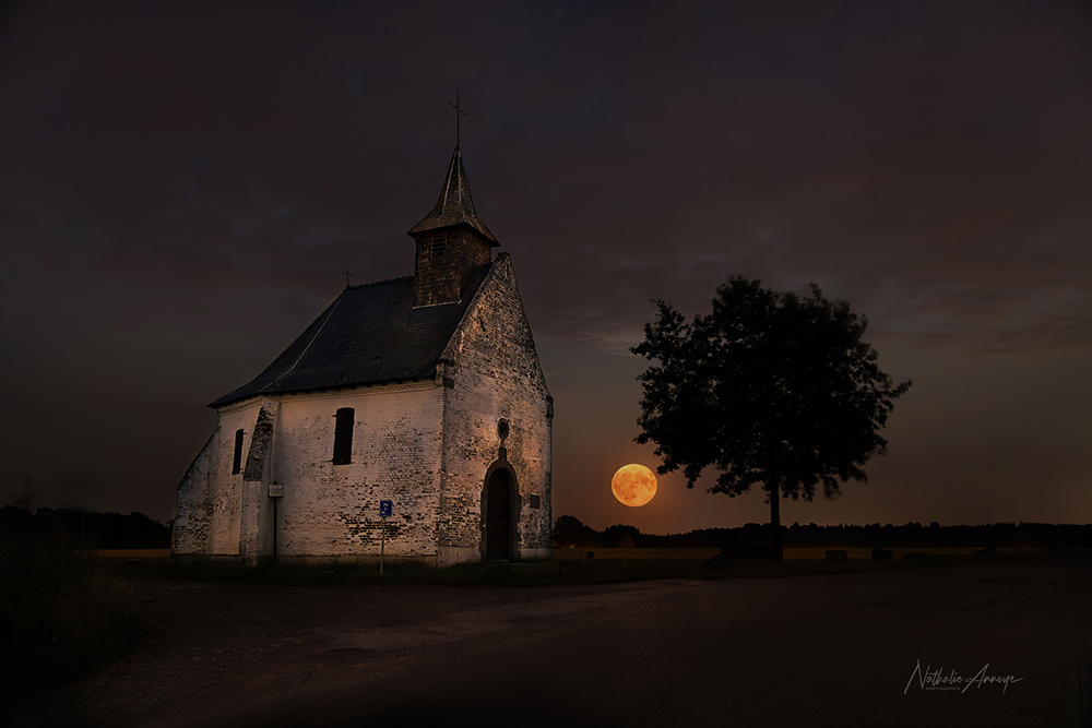 La chapelle au clair de lune
